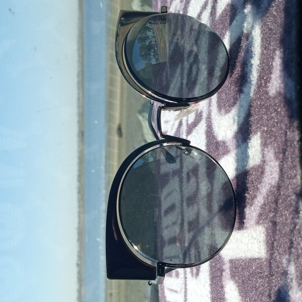 New Video Added!🌴AUTHENTICATED- Fendi Ruthenium Mirror Sunglasses